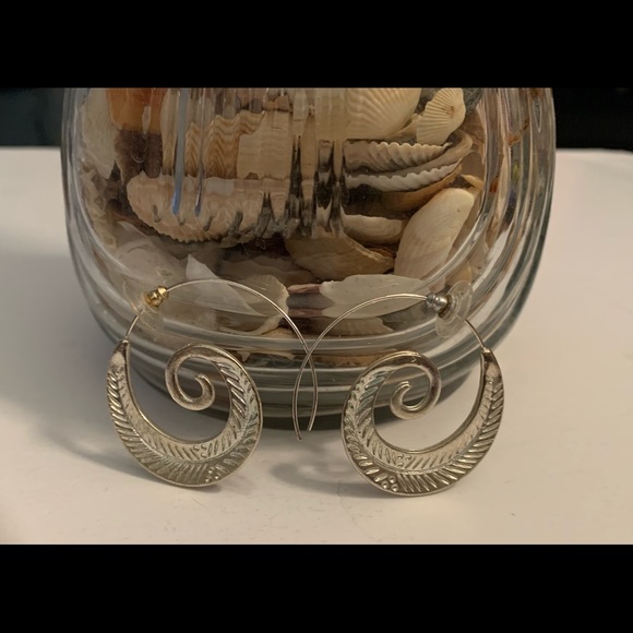 NEW Silver Tone Women’s Circles Round Spiral Tribal Hoop Leaf Earrings - Picture 3 of 4